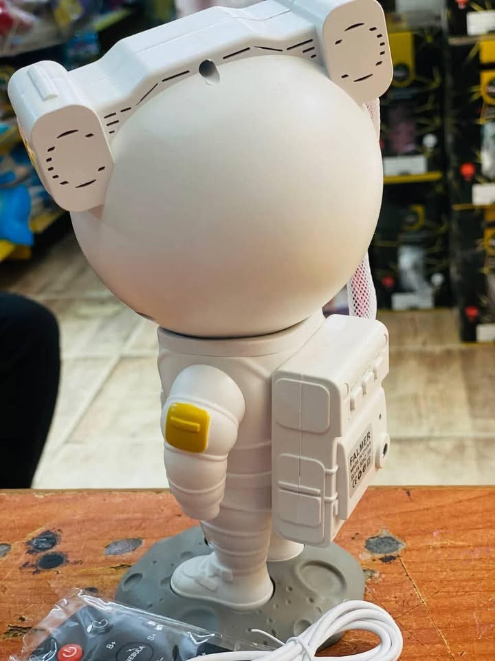 بروجكتور رائد الفضاء لعرض النجوم والمجرة Astronaut Galaxy Projector